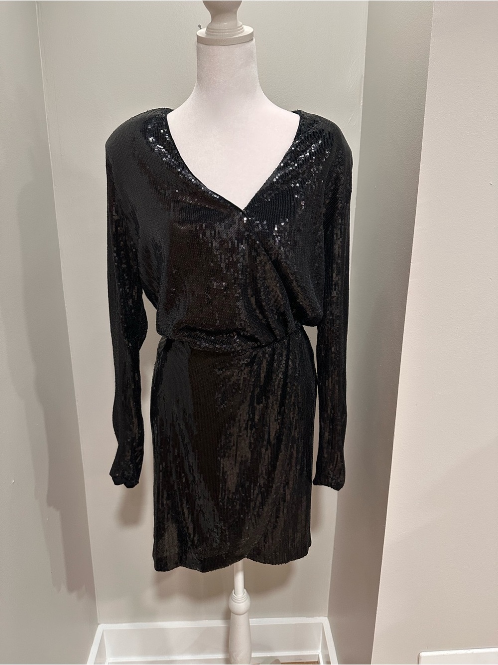 Boss Black Sequin Epaletta V-Neck Long-Sleeve Dress